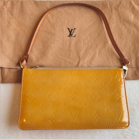 LOUIS VUITTON Vernis Lexington Monorgram Pochette - Picture 4 of 13